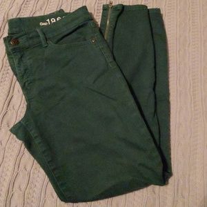 Gap skinny khakis, hunter green. Size 6.